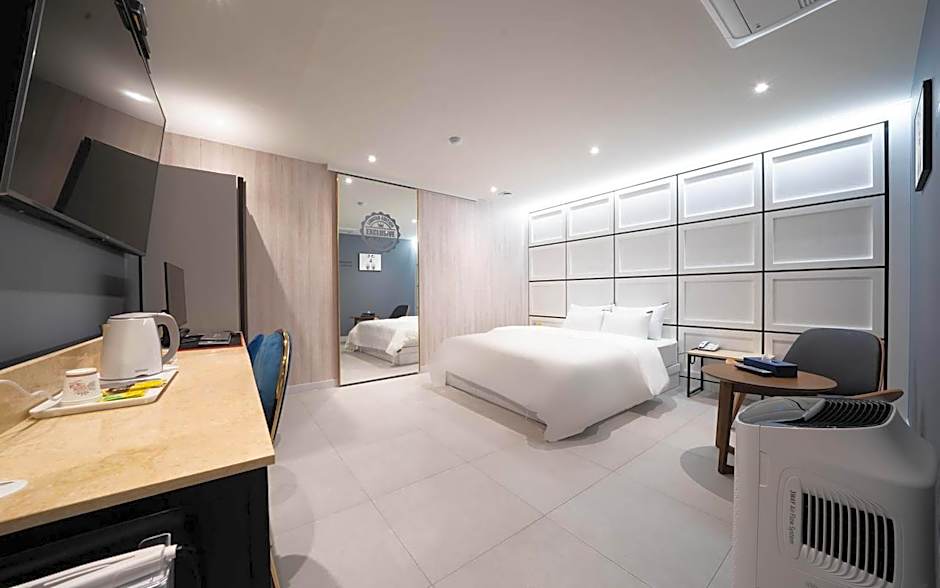 Hotel Millennium