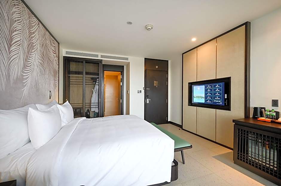 Photo 1 of 4 of Standard King Room