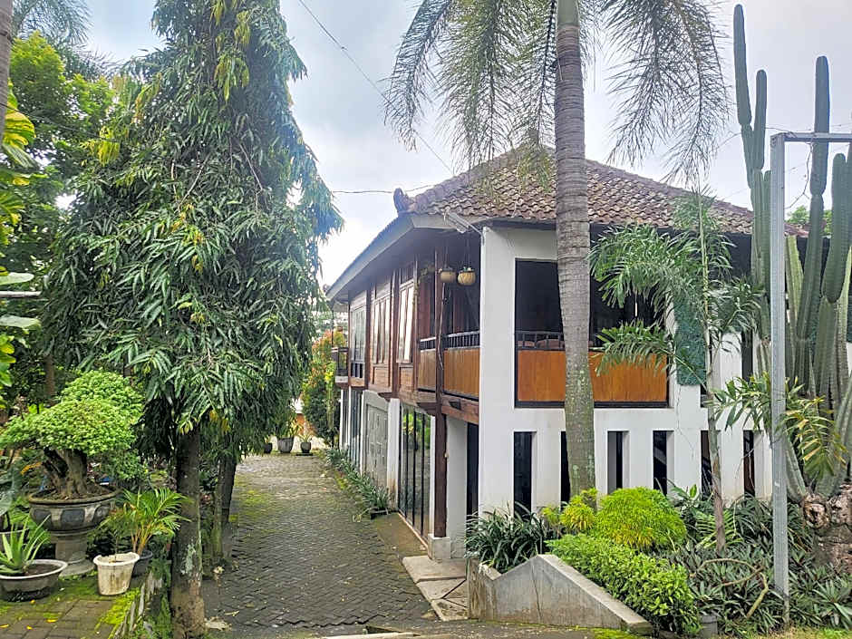 RedDoorz Syariah Near Wisata Durensewu Pandaan