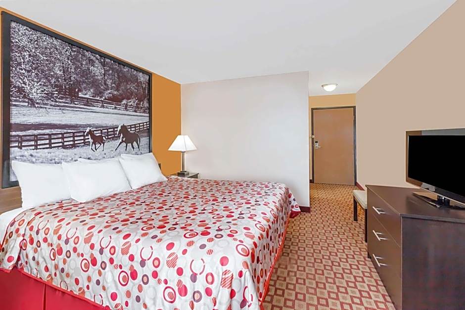 Super 8 by Wyndham Bowling Green South