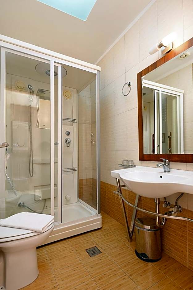 Alianthos Beach Hotel