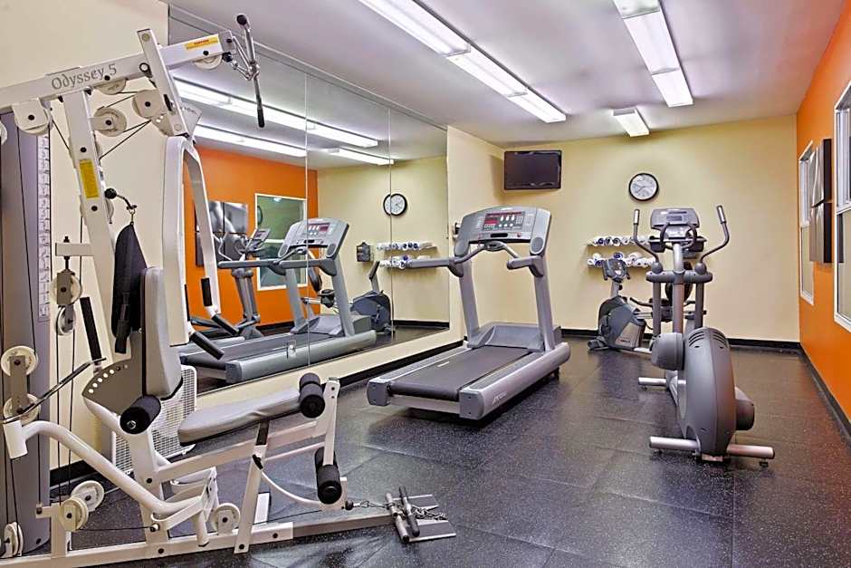 Country Inn & Suites by Radisson, Moline Airport