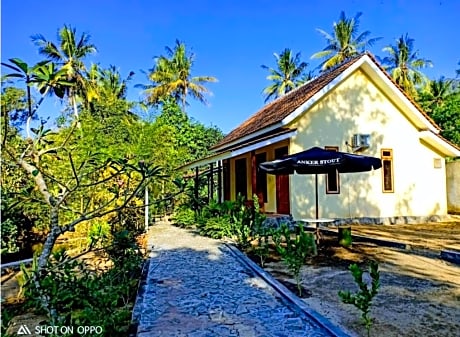 Villa Mertua Pulau Merah