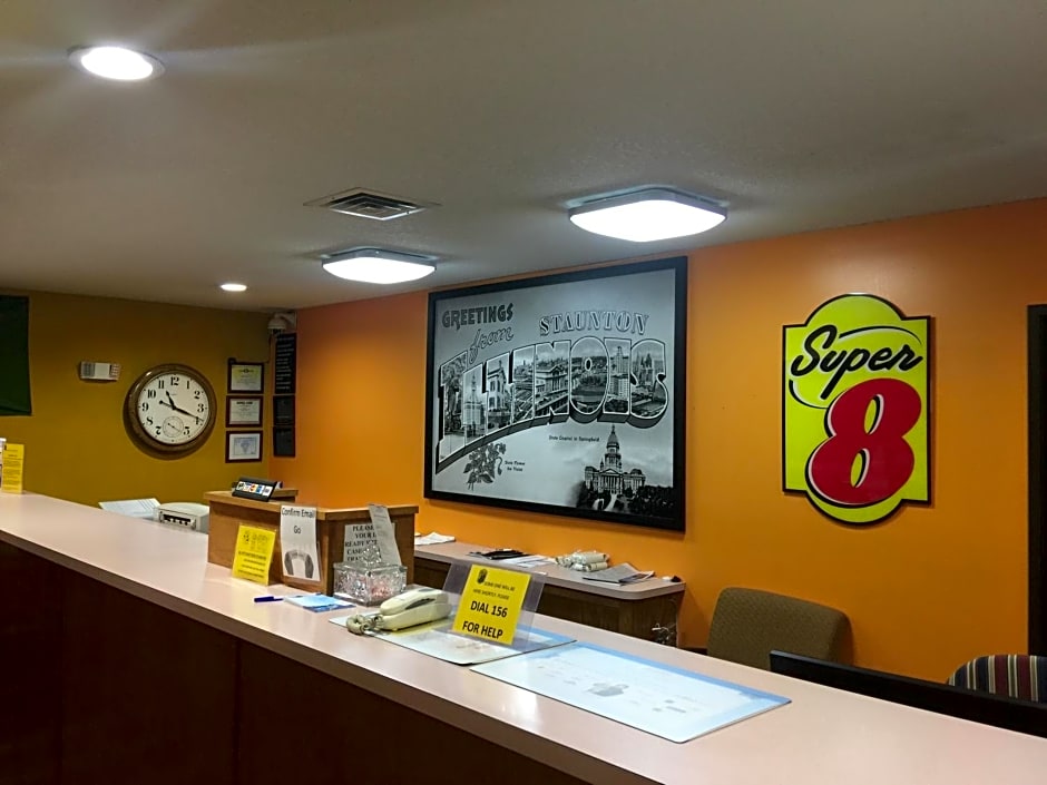 Super 8 by Wyndham Staunton
