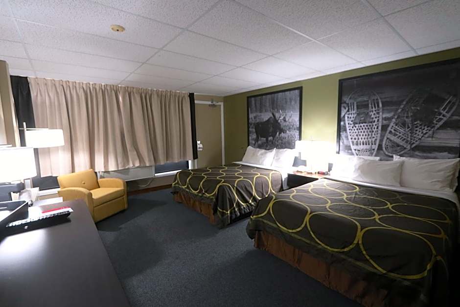 Super 8 by Wyndham Hearst ON