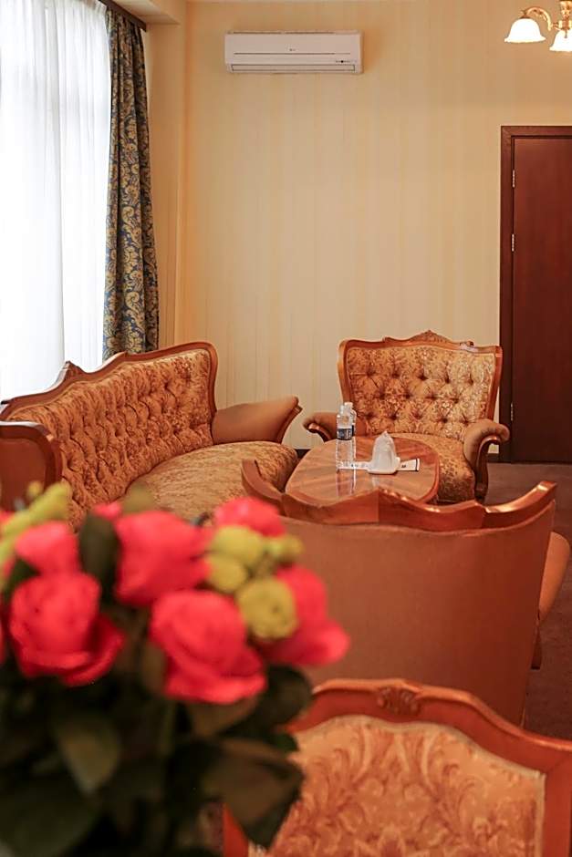 Готель Дніпро Dnipro Hotel