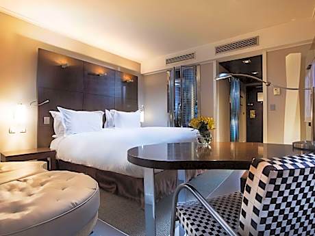 Luxury Club King Room with City View