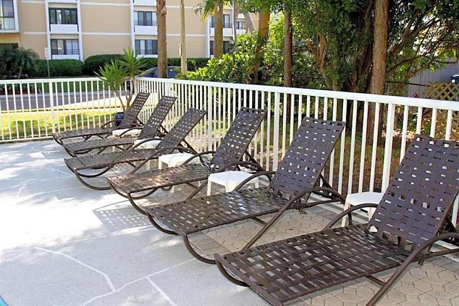 Chart House Suites and Marina