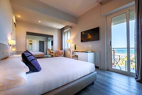 Double or Twin Room with Sea View