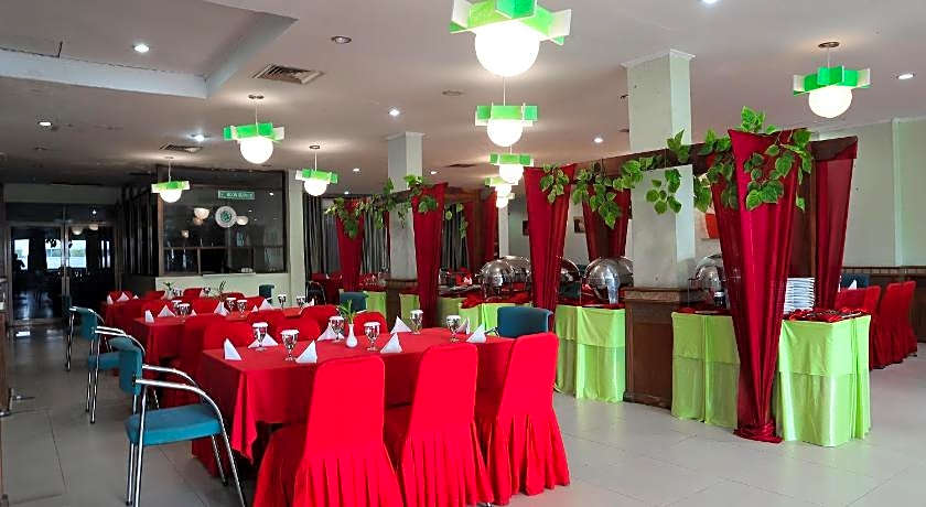 OYO 742 Mona Plaza Hotel