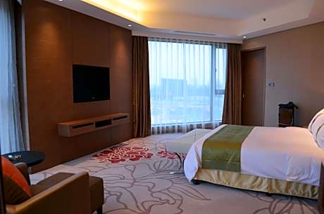 1 King One-Bedroom Suite