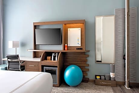 Standard King Room with Accessible Tub - Mobility Access