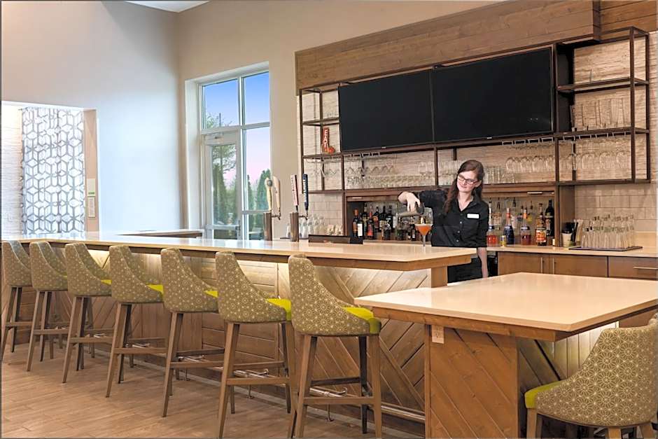 Holiday Inn and Suites Memphis Southeast Germantown By IHG