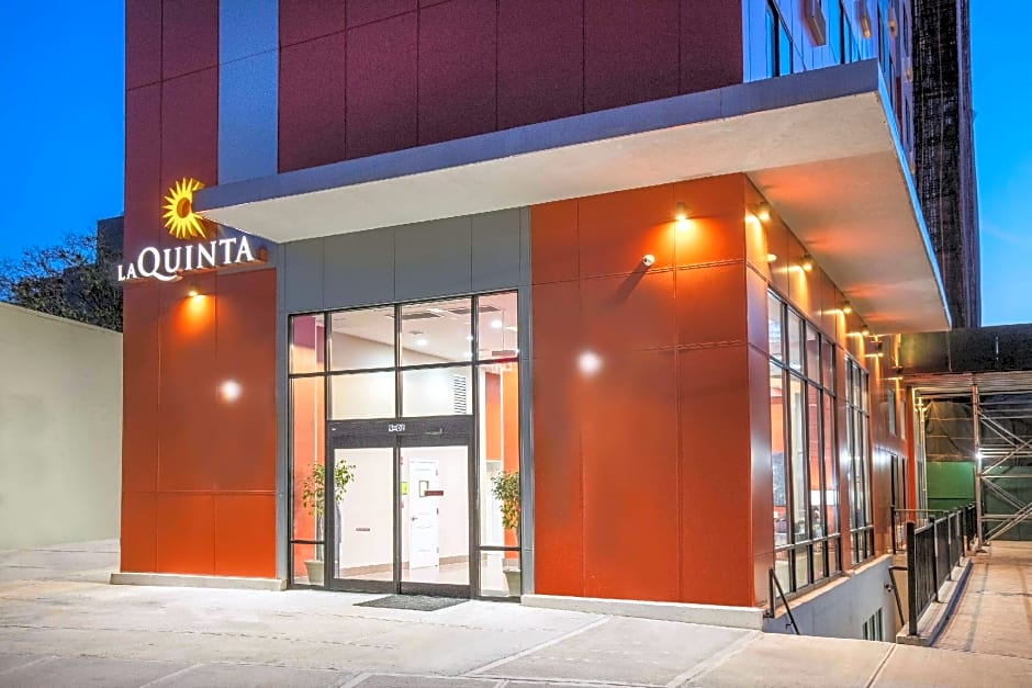 La Quinta Inn and Suites by Wyndham Long Island City – New York, NY