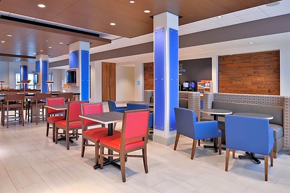 Holiday Inn Express & Suites - Marshalltown By IHG