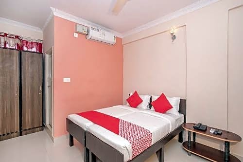 OYO Flagship 10363 Sri Balaji Guest House & Restaurent