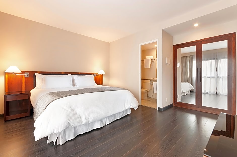 Photo 1 of 1 of Luxury 1 King Bed