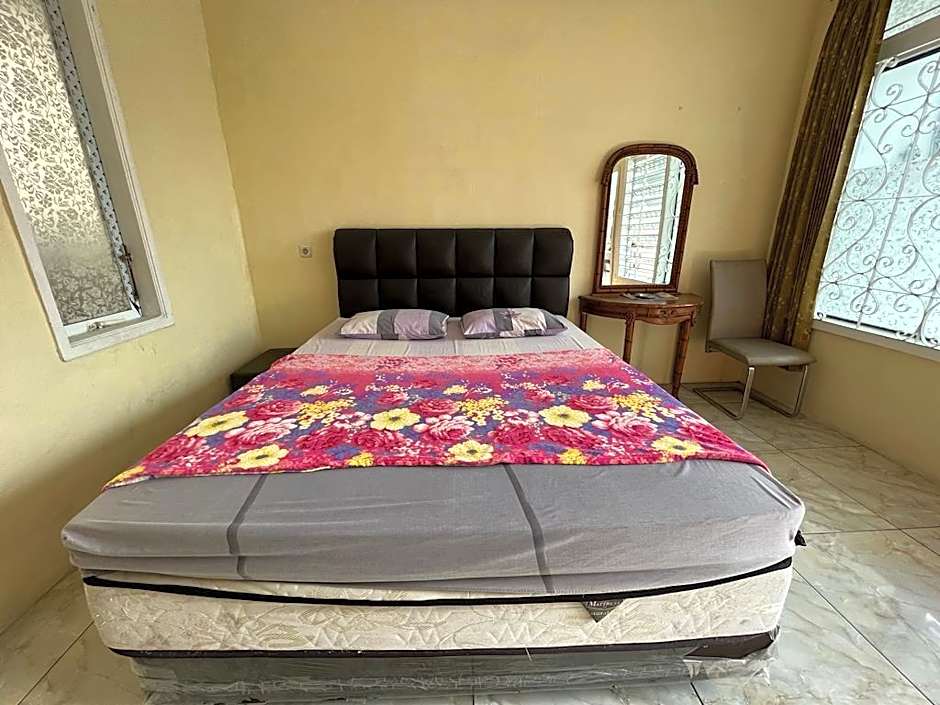 OYO LIFE 92844 Penginapan Cibodas