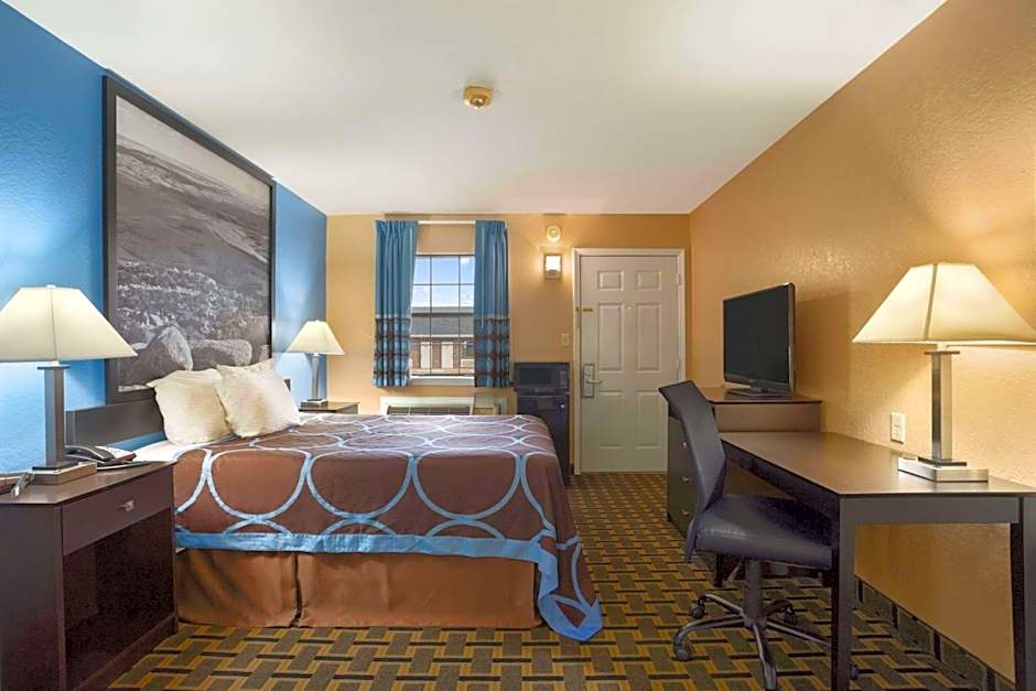 Super 8 by Wyndham Henryetta