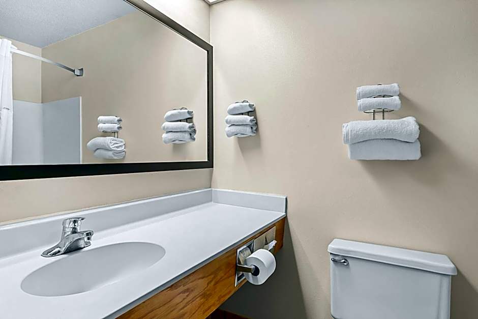 Super 8 by Wyndham Watertown WI