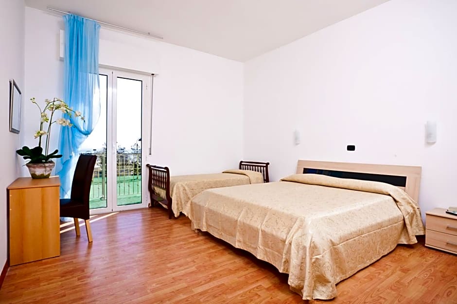 Hotel Holiday Park