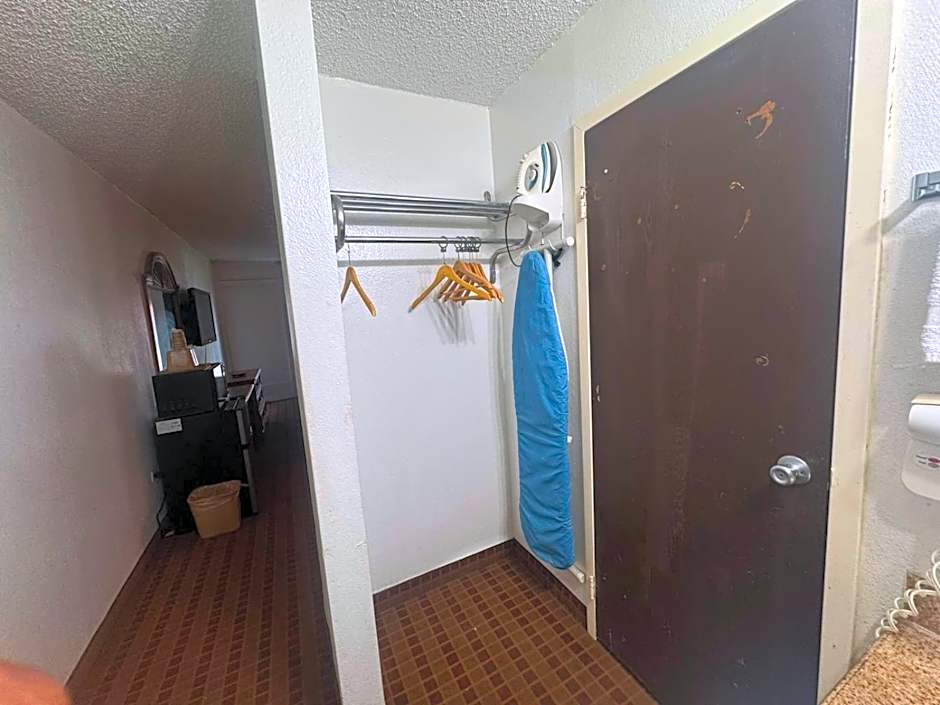Express Inn & Suites