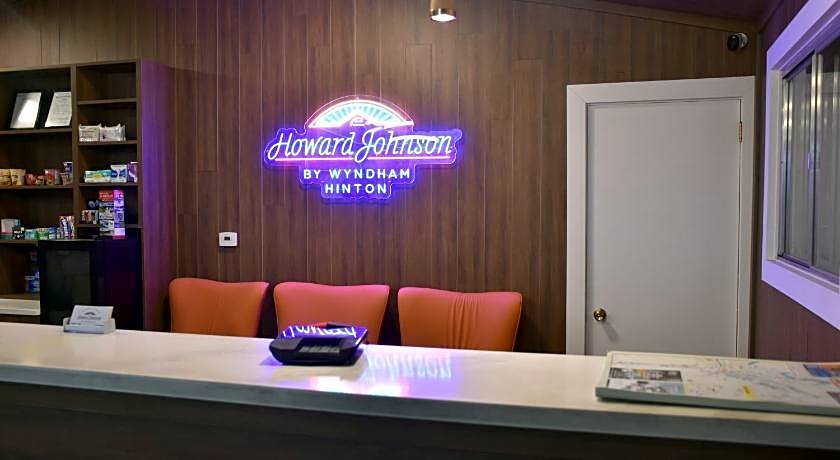 Howard Johnson by Wyndham Hinton