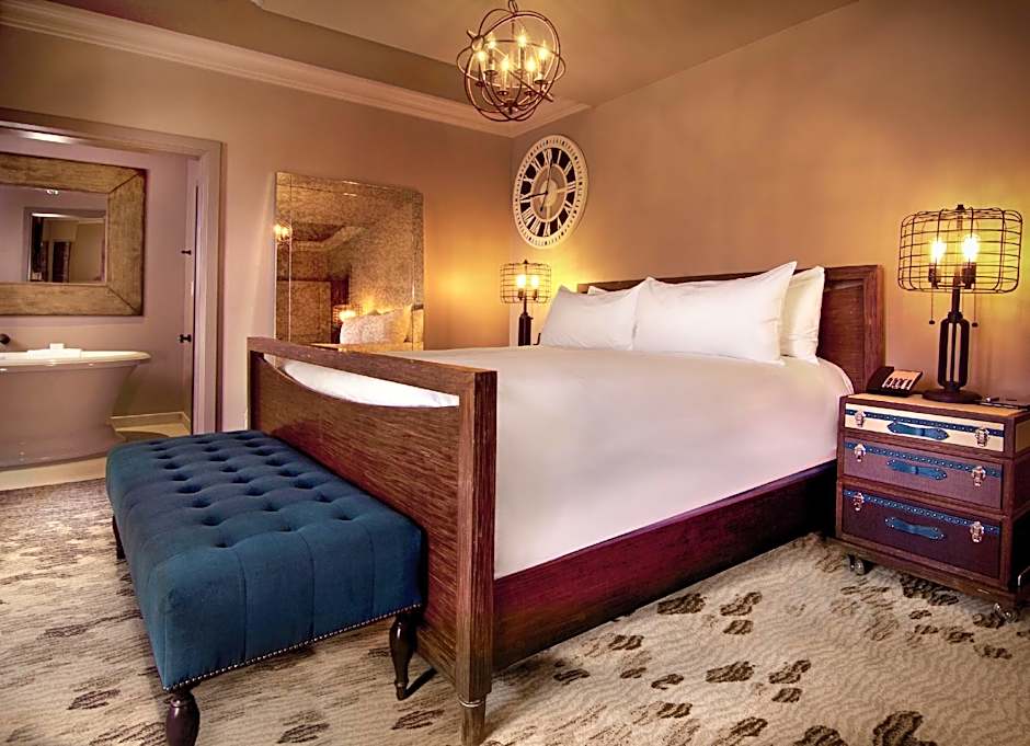 Photo 1 of 5 of Parlor 1 King Bed Suite