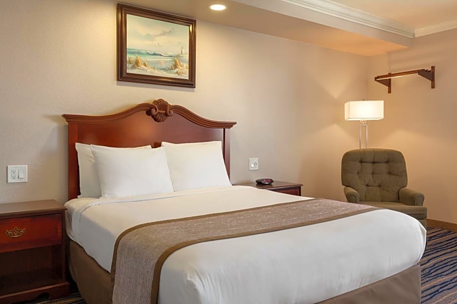 Days Inn by Wyndham Eureka CA