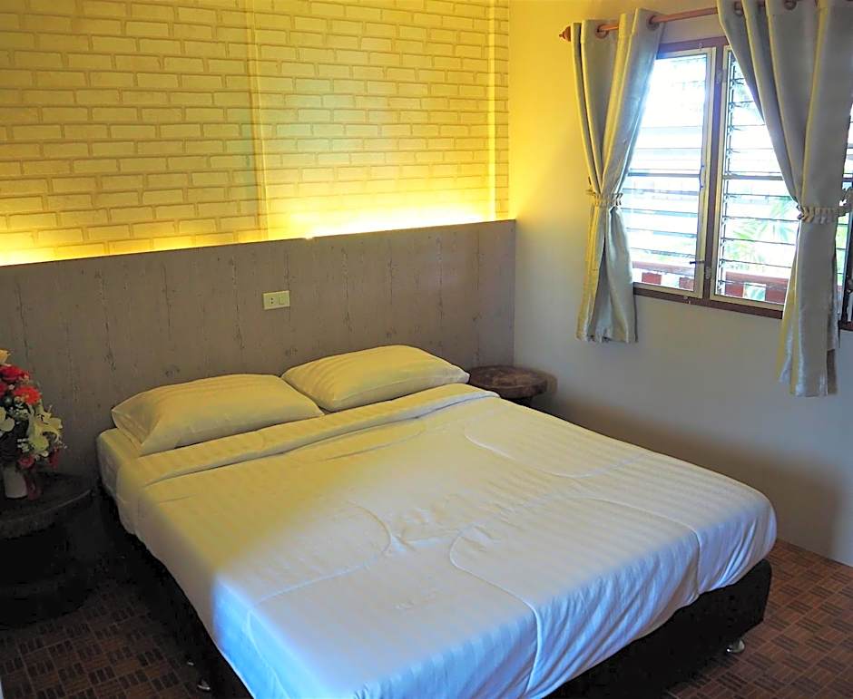 T & T Hostel Kanchanaburi