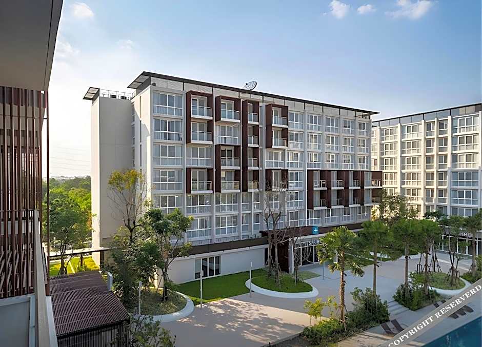 The Idle Hotel and Residence