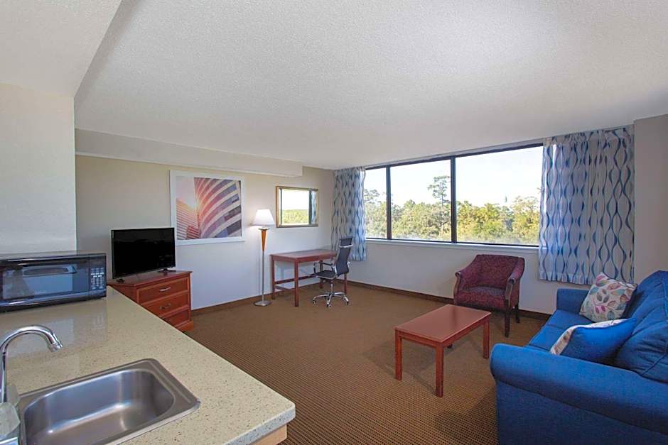 Days Inn & Suites by Wyndham Tallahassee Conf Center I-10