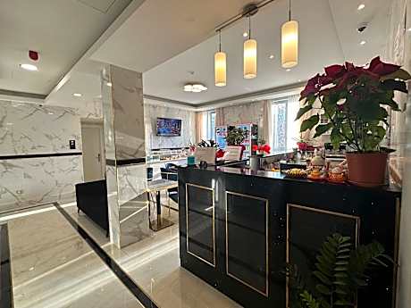 Hotel Midway