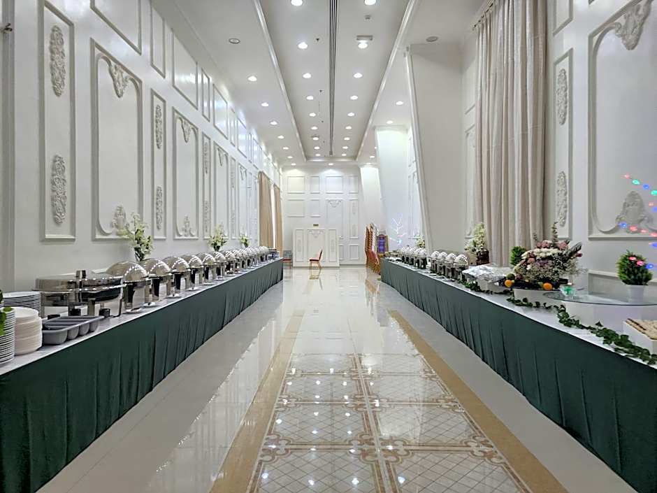 Al Ayjah Plaza Hotel