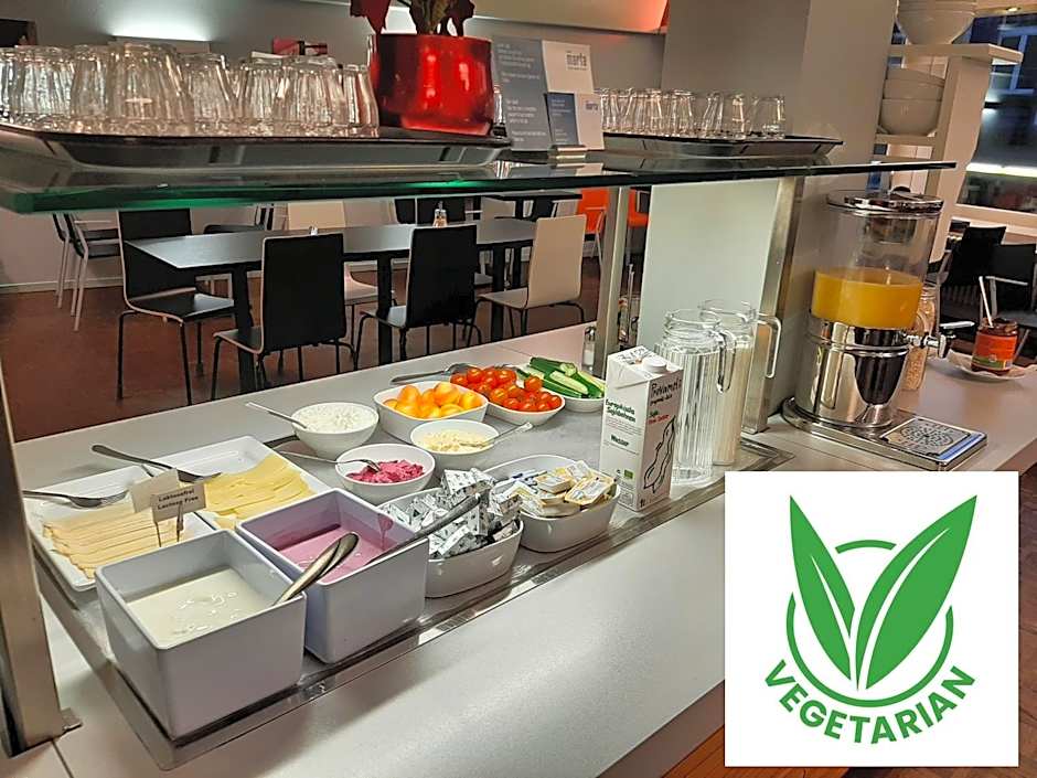 Hotel Marta - 1950's architecture in Zurich's vibrant old town, near main station