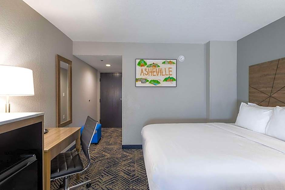 Rodeway Inn & Suites near Outlet Mall - Asheville