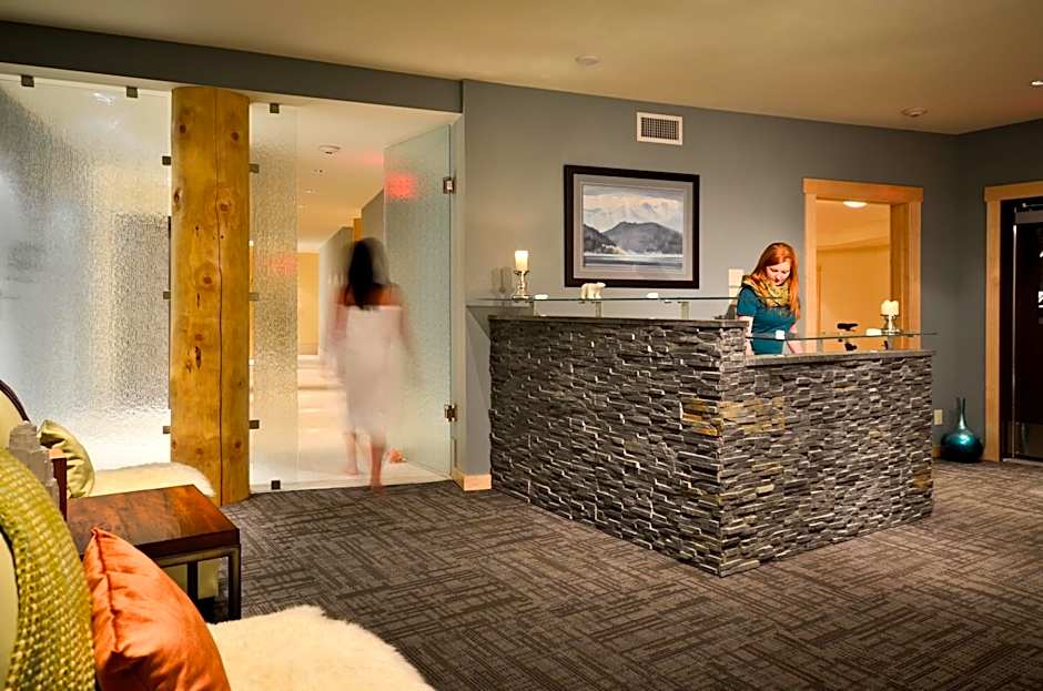 Tyax Lodge & Heliskiing