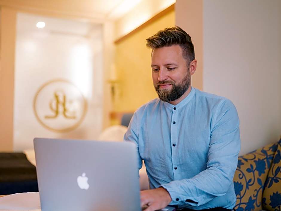 Hotel Locker & Legere