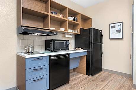 1 Qn 1 Bdrm Ste Mobil Access Roll Shwr