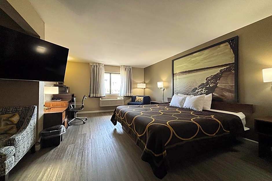 Super 8 by Wyndham Alton