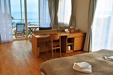 Deluxe Twin Room with Terrace and Sea View