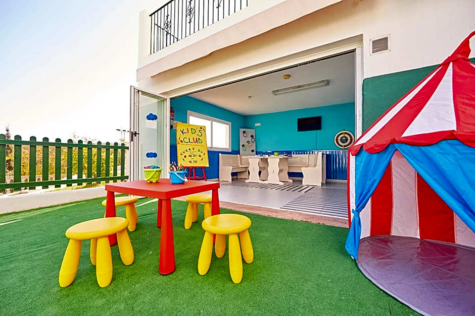 Aparthotel Holiday Center