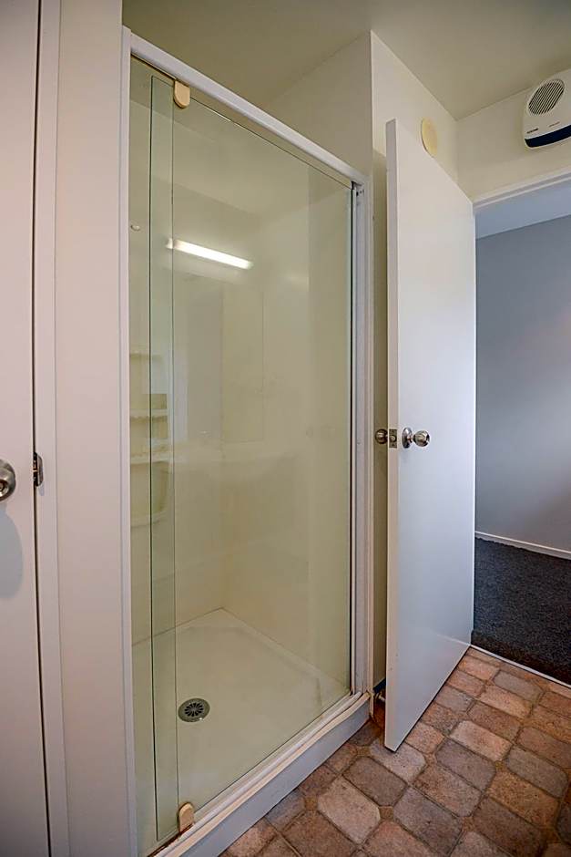 Racecourse Hotel and Motor Lodge