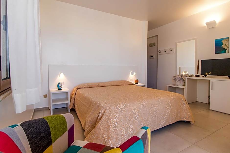 Hotel Il Faro Della Guitgia Tommasino