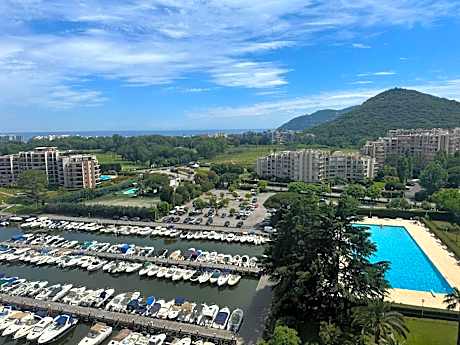 Cozy 2-rooms apartment in yacht port Cannes Marina