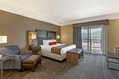 King Suite with Sofa Bed and Balcony - Kitchenette/Non-Smoking