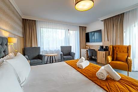 Mazurkowa - z widokiem na Karkonosze i Śnieżkę, darmowy parking, obok restauracja Mazurkowa Chata