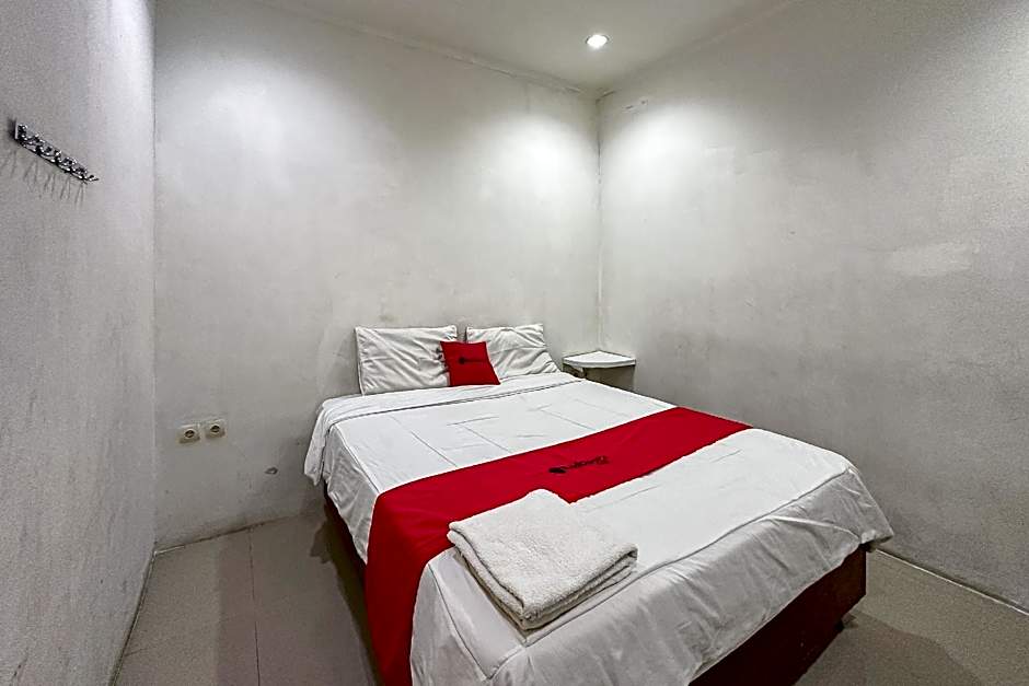 RedDoorz @ Taman Galaxy Bekasi