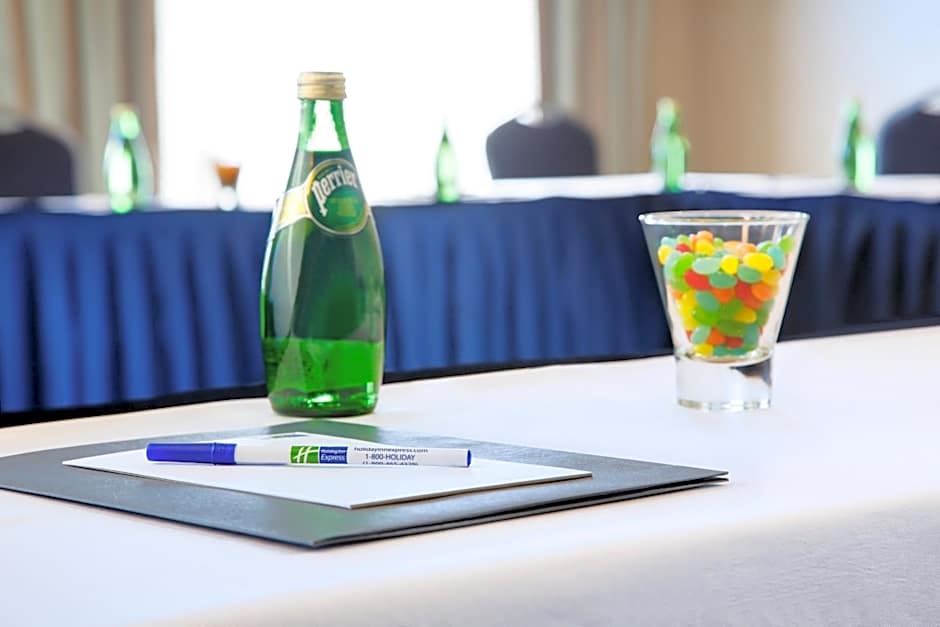 Holiday Inn Express & Suites Ottawa West - Nepean by IHG