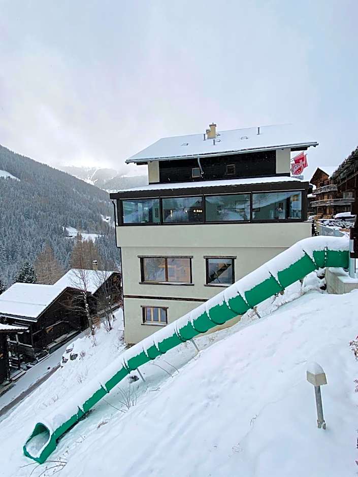 Qi-Lin Hotel Restaurant